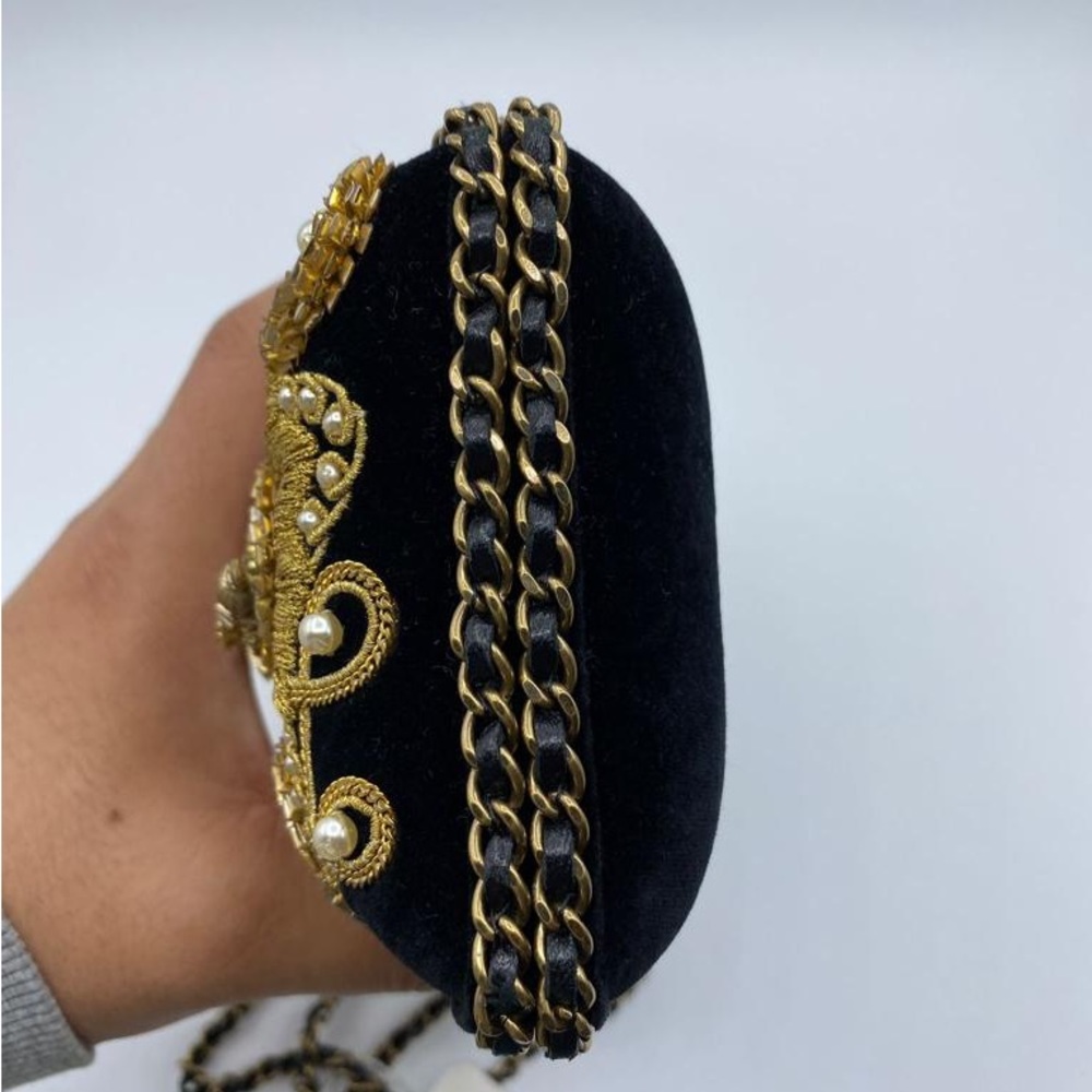 CHANEL RARE CLUTCH - Picture 3 of 10